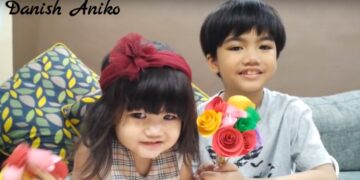 kids-flowers-motherday
