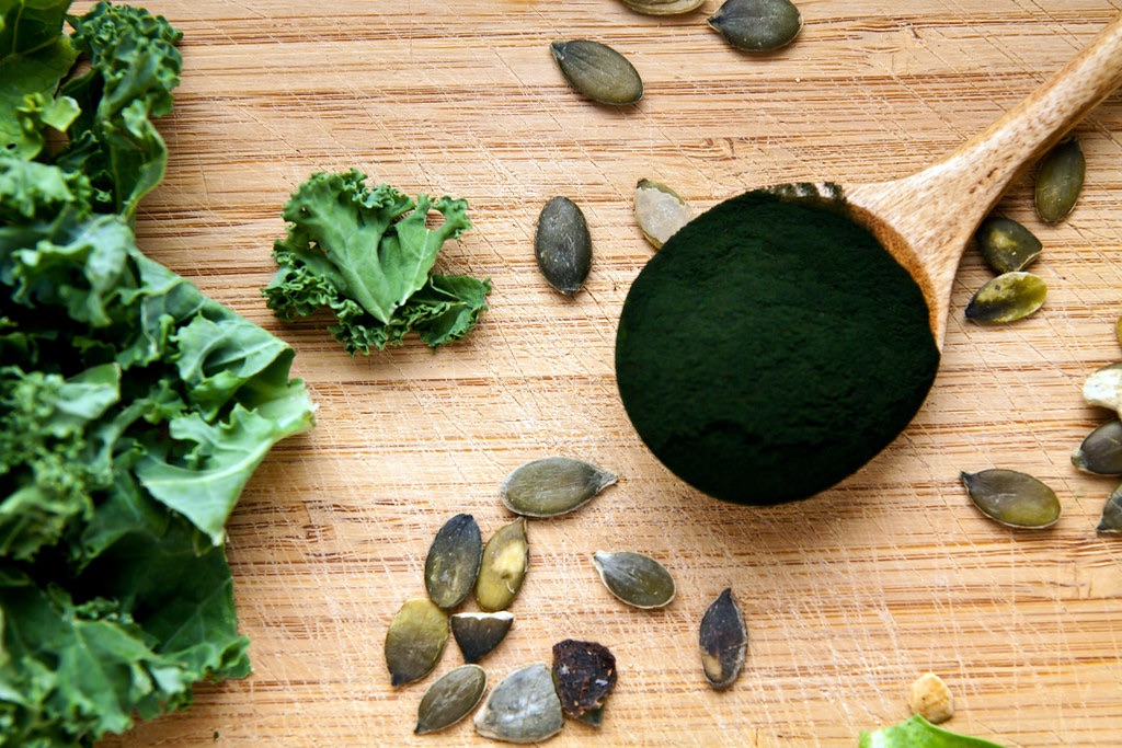 What Are The Heath Benefits & Side Effects Of Spirulina For Women