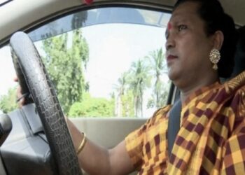 Rani-Kinnar-Transgender-First-Woman-Driver-5-Star