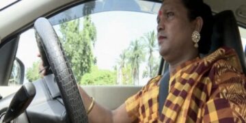 Rani-Kinnar-Transgender-First-Woman-Driver-5-Star