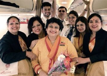 When This Pilot daughter fulfiled Her Mother's retirement 'dream' - IFORHER