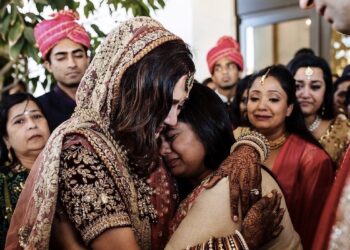 10 Emotional Things That Moms Feel When Their Daughters Get Married