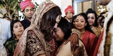 10 Emotional Things That Moms Feel When Their Daughters Get Married