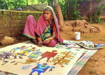 80-YO-Mother-Painting-Milan-Paris