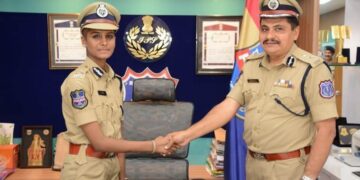 Women-Struggling-Cancer-Police Inspector For A Day