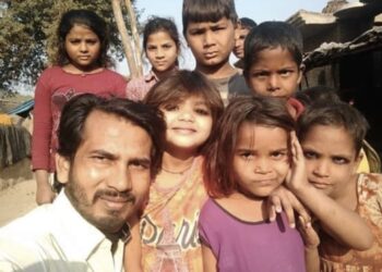 Tea-Seller-80%-Salary-Studies-Needy-Kids