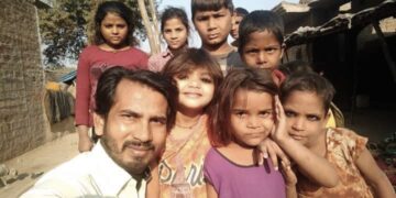 Tea-Seller-80%-Salary-Studies-Needy-Kids