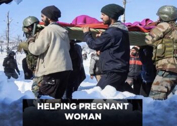 Army-men-helping-pregnant-woman