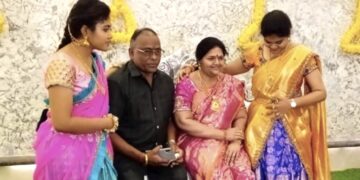 Karnataka-Husband-Installs-Wife-Statue-House-Warming
