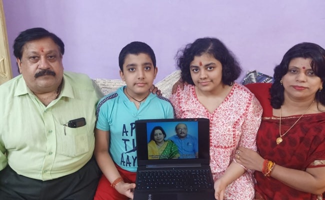 Vanisha-Pathak-Class-10th-Topper-Parents