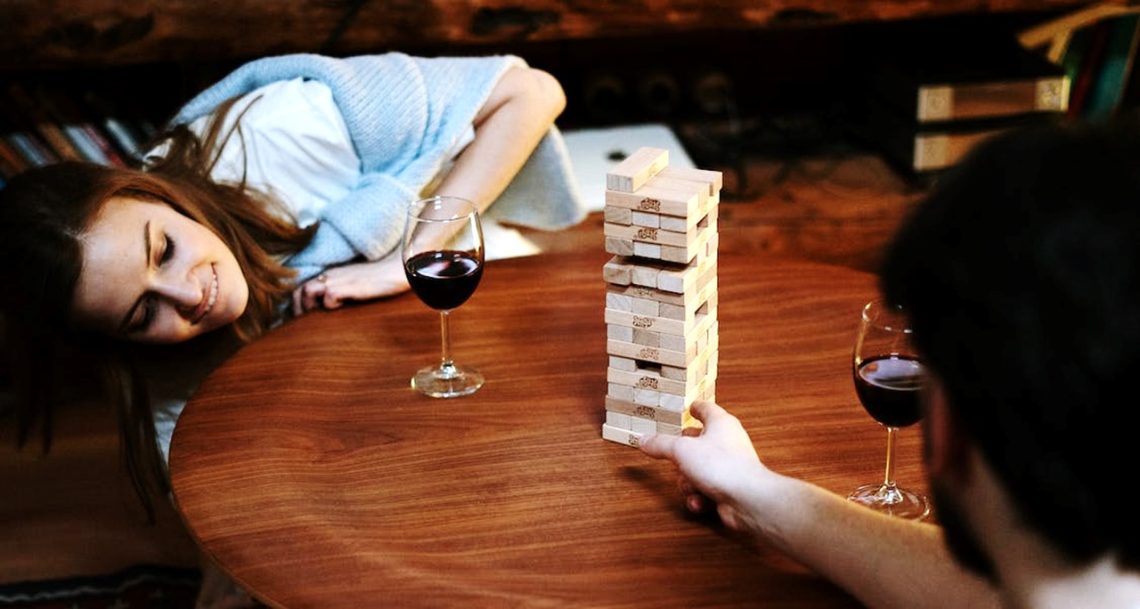 11 Fun Romantic Games For Couples To Play