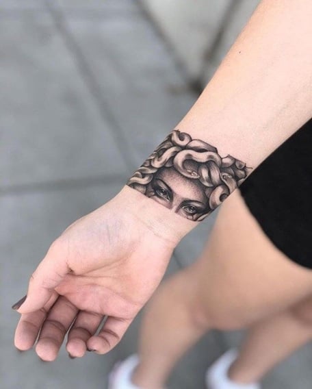 padrões de Tatuagem feminina no pulso