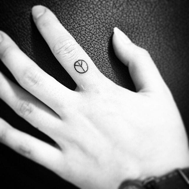 peace sign tattoo small finger