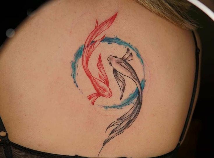 Tatuagem de peixe Koi com ondas-26