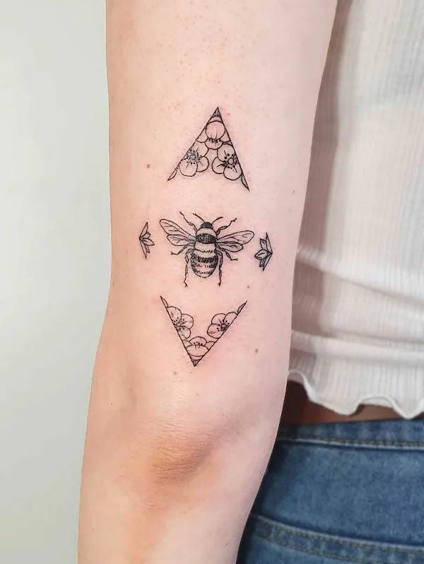 Tatuagem de abelha única-29