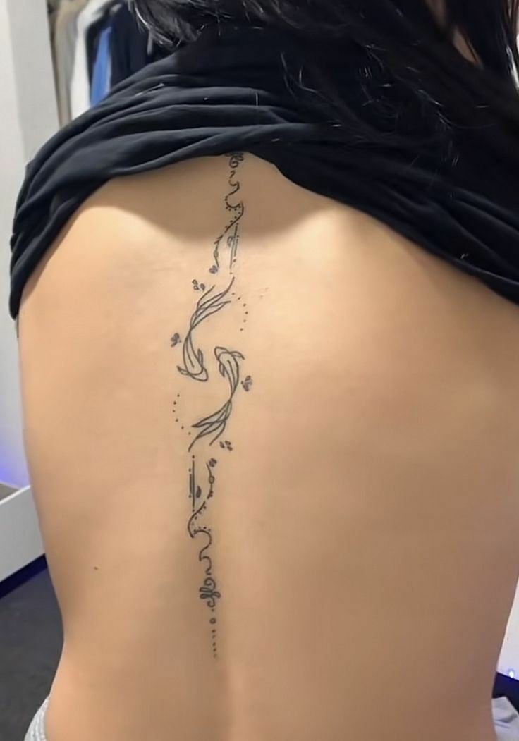 Tatuagem de linhas de peixe Koi-25