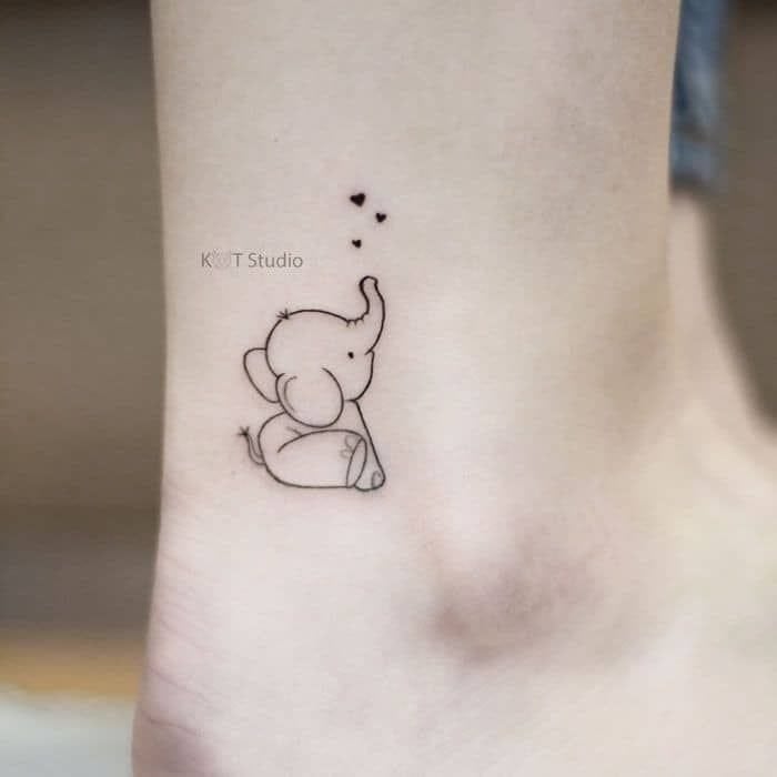 Tatuagem fofa no tornozelo