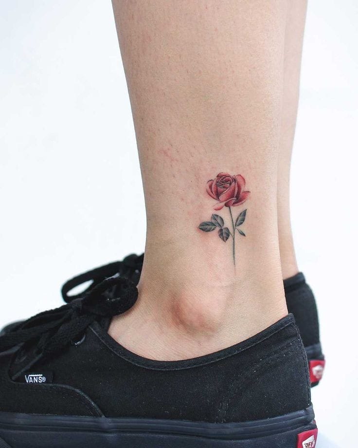 Tatuagem Rosa no Tornozelo