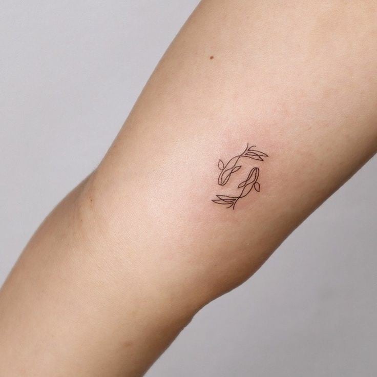 Tatuagem simples de peixe koi-15