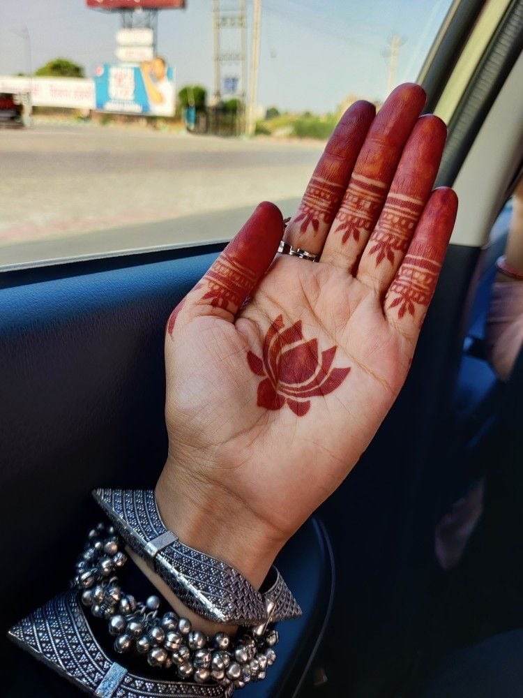 Beautiful lotus mehndi design-10