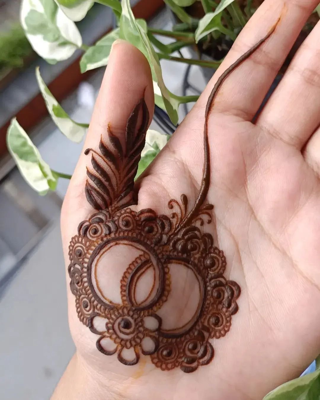 Captivating mehndi design-19