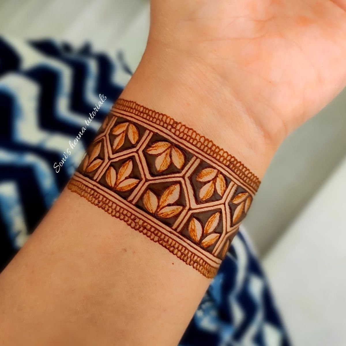 wrist mehndi design-38
