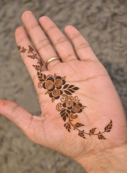 simple flower patch mehndi design-46