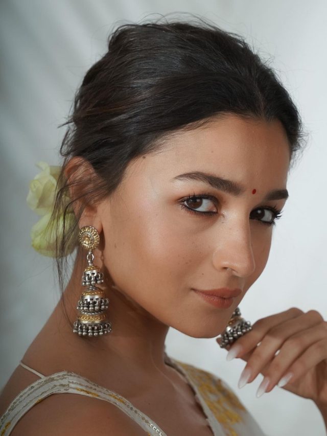 10 Gorgeous Celeb-Inspired Earrings That Are Perfect For Festive Occasions
